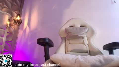   online show from 4, 11, 2025