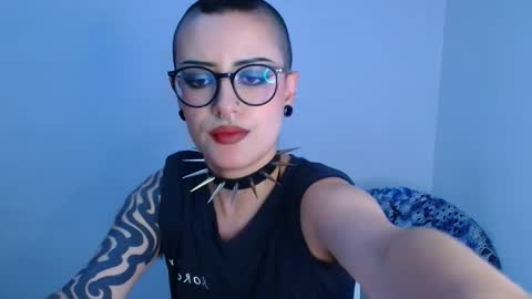 ravendarkness_ online show from 9, 4, 2026