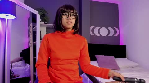 Snapshot of ravenwitch_ chatting on 2, 2, 2025 Raven Witch online show from 2, 2, 2025