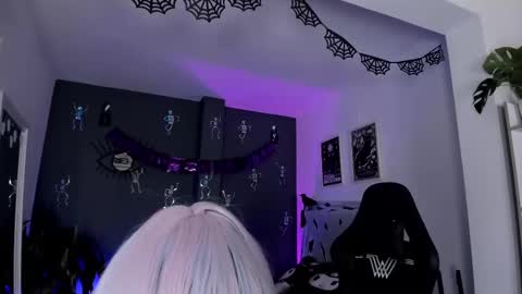 Snapshot of ravenwitch_ chatting on 3, 10, 2025 Raven Witch online show from 3, 10, 2025