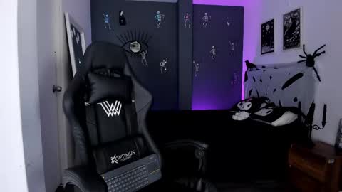 Snapshot of ravenwitch_ chatting on 10, 10, 2025 Raven Witch online show from 10, 10, 2025