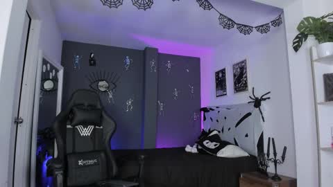 Snapshot of ravenwitch_ chatting on 8, 11, 2025 Raven Witch online show from 8, 11, 2025