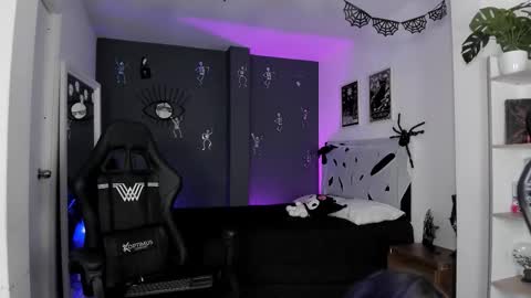 Snapshot of ravenwitch_ chatting on 18, 11, 2025 Raven Witch online show from 18, 11, 2025