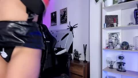 Snapshot of ravenwitch_ chatting on 28, 11, 2025 Raven Witch online show from 28, 11, 2025