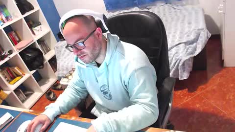 ravingr3d3 online show from 2, 2, 2026