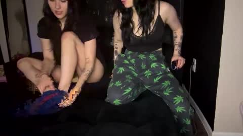 Snapshot of ravyn_nyx chatting on 6, 10, 2025 Ravyn and Nyx online show from 6, 10, 2025