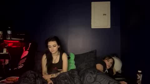 Snapshot of ravyn_nyx chatting on 25, 10, 2025 Ravyn and Nyx online show from 25, 10, 2025