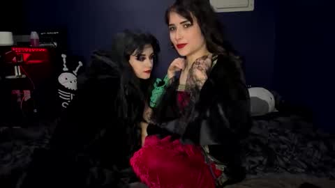 Snapshot of ravyn_nyx chatting on 26, 10, 2025 Ravyn and Nyx online show from 26, 10, 2025