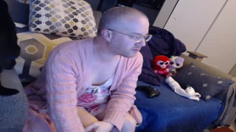 Snapshot of raymondsun chatting on 1, 1, 2025 Sunshine Ray online show from 1, 1, 2025