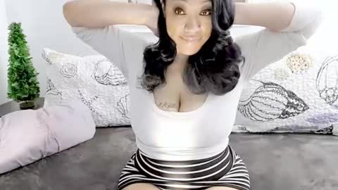 rayne woods online show from 23, 6, 2026
