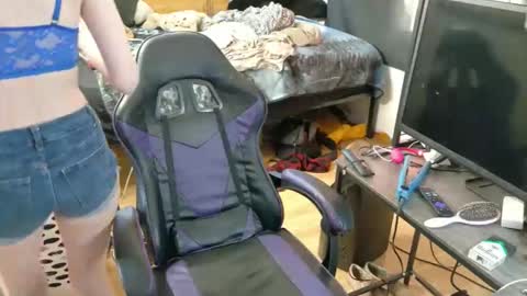 raynes_lair34 online show from 24, 3, 2026