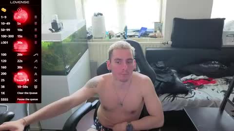 Snapshot of rayzel_white chatting on 9, 5, 2026 Rayzel White online show from 9, 5, 2026