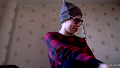 Snapshot of raziel_haze chatting on 19, 9, 2025 Yrriel Strife Candy-Demon Caveboy mr. Cringe online show from 19, 9, 2025