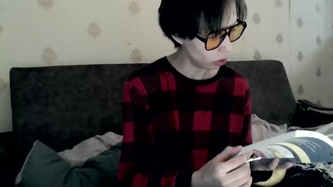 Snapshot of raziel_haze chatting on 22, 11, 2025 Yrriel Strife Candy-Demon Caveboy mr. Cringe online show from 22, 11, 2025