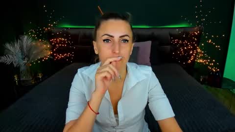 rebecca_diamonds online show from 24, 9, 2025