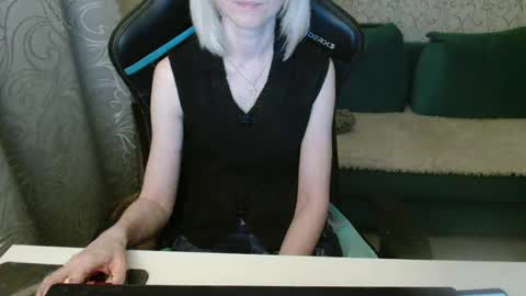 Snapshot of rebesaolset chatting on 12, 2, 2025 RebesaOlset online show from 12, 2, 2025