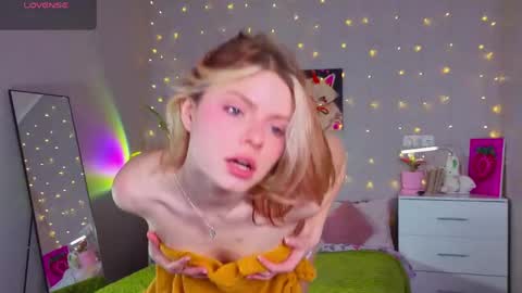 red__candy online show from 24, 4, 2026