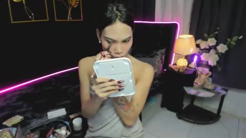 Snapshot of red_linn chatting on 8, 11, 2025 danika linn online show from 8, 11, 2025