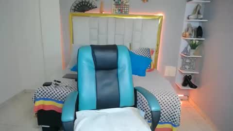 Lunaaaaa online show from 17, 4, 2026