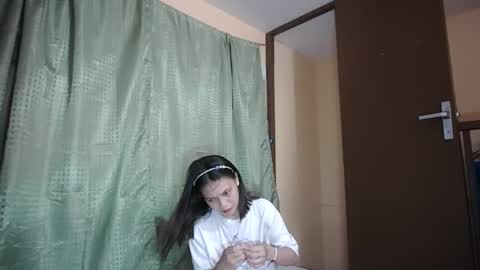Snapshot of red_rose20315004 chatting on 14, 10, 2025 Rose online show from 14, 10, 2025