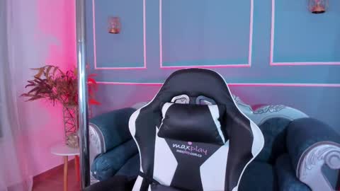     online show from 3, 10, 2025