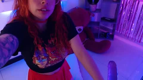 Snapshot of redgirrl_77 chatting on 27, 5, 2026 Mere online show from 27, 5, 2026
