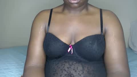 Snapshot of reem_wonder chatting on 6, 11, 2025 Reem online show from 6, 11, 2025