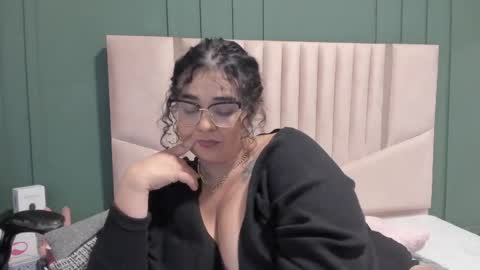 reginavegaa online show from 12, 2, 2025