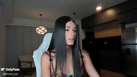 Snapshot of reichel_gray chatting on 6, 11, 2025 REICHEL online show from 6, 11, 2025