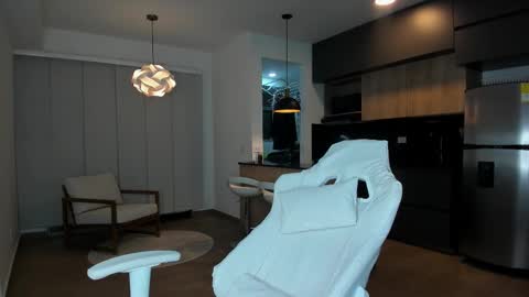 Snapshot of reichel_gray chatting on 8, 11, 2025 REICHEL online show from 8, 11, 2025