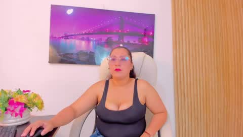 Snapshot of reina_mia1 chatting on 28, 4, 2026 Reina Mia online show from 28, 4, 2026