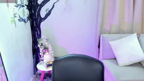      online show from 18, 9, 2025