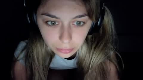 renee_loah online show from 13, 5, 2026