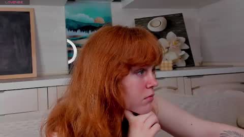 Snapshot of reneefoxy_ chatting on 11, 6, 2026 reneefoxy_ online show from 11, 6, 2026