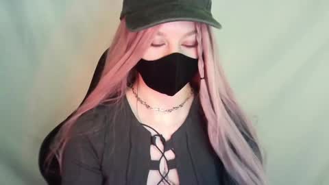 Snapshot of renesme_lusilia chatting on 21, 5, 2026 Renesme White Im here from Monday to Friday online show from 21, 5, 2026