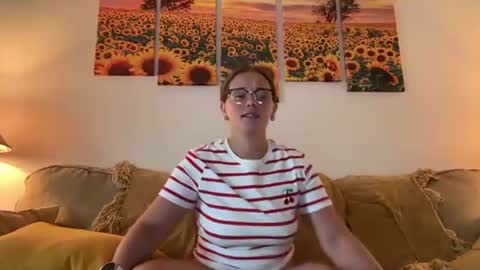 Snapshot of renimoonxo chatting on 4, 7, 2026 renimoonxo online show from 4, 7, 2026