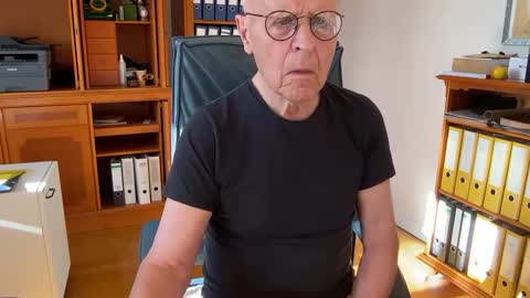 Snapshot of reteid chatting on 23, 10, 2025 reteid online show from 23, 10, 2025