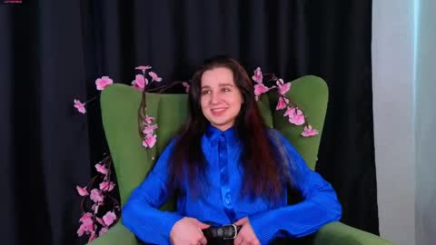 Snapshot of reynaedge chatting on 8, 6, 2026 reynaedge online show from 8, 6, 2026