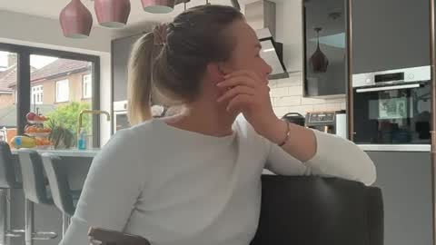 riana894237 online show from 14, 5, 2026