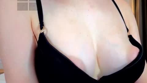 Snapshot of riawoods chatting on 9, 7, 2026 Ria Woods online show from 9, 7, 2026
