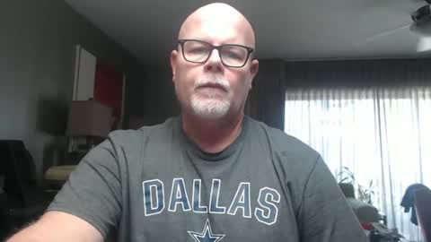 Snapshot of rich32937 chatting on 4, 1, 2025 rich32937 online show from 4, 1, 2025