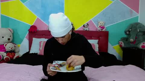 Snapshot of rich_de_la_rosa chatting on 17, 12, 2024 rich and kitty online show from 17, 12, 2024