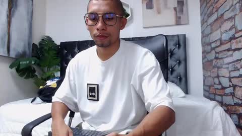 Snapshot of richar_voller chatting on 28, 12, 2024 richar_voller online show from 28, 12, 2024