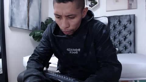 Snapshot of richar_voller chatting on 3, 1, 2025 richar_voller online show from 3, 1, 2025