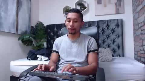 Snapshot of richar_voller chatting on 5, 1, 2025 richar_voller online show from 5, 1, 2025