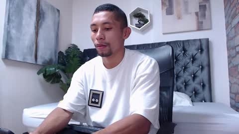 Snapshot of richar_voller chatting on 6, 1, 2025 richar_voller online show from 6, 1, 2025