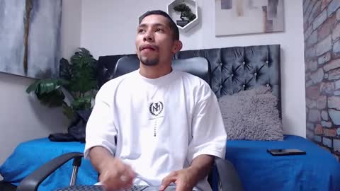 Snapshot of richar_voller chatting on 8, 1, 2025 richar_voller online show from 8, 1, 2025