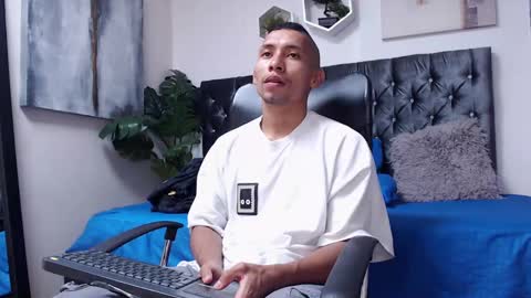 Snapshot of richar_voller chatting on 9, 1, 2025 richar_voller online show from 9, 1, 2025