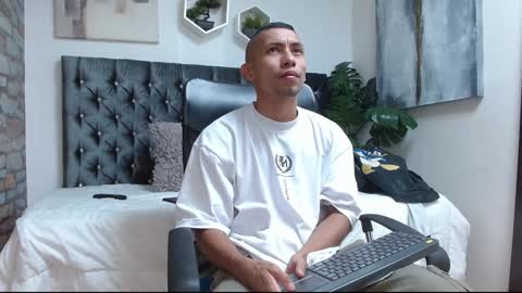 Snapshot of richar_voller chatting on 3, 2, 2025 richar_voller online show from 3, 2, 2025