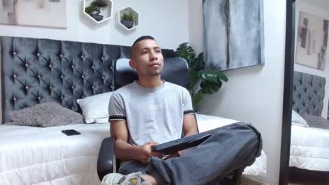 Snapshot of richar_voller chatting on 5, 2, 2025 richar_voller online show from 5, 2, 2025